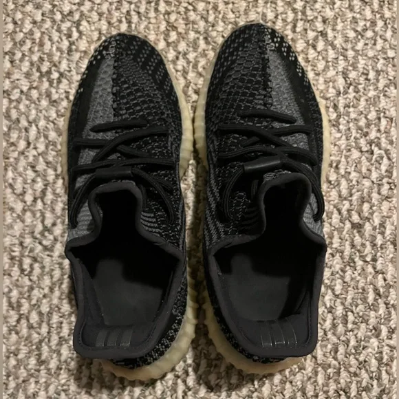 adidas Yeezy Boost 350 V2 Carbon - Picture 4 of 14